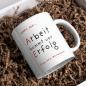 Preview: Kaffeetasse Arbeit Erfolg Motivation "Arbeit kommt vor Erfolg" lustiger Kaffeebecher für Büro, Job, Chef & Kollegen